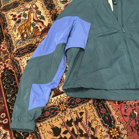 Lululemon windbreaker - Picture 2 of 6